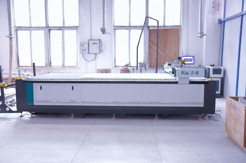 Rubber cutting machine