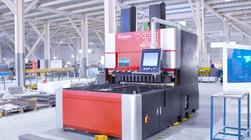 Multilateral bending center